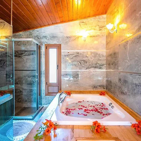 Villa Sleeps 6 With Pool And Air Con