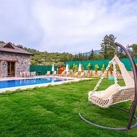 Villa Sleeps 6 With Pool And Air Con Keciler