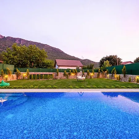 Villa Sleeps 6 With Pool And Air Con Keçiler