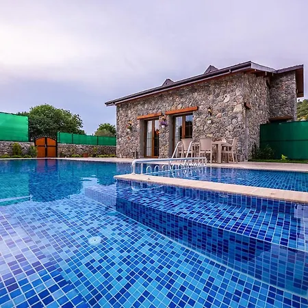 Sleeps 6 With Pool And Air Con Villa Keçiler