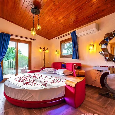 Sleeps 6 With Pool And Air Con Villa