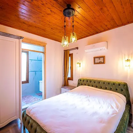 Βίλα Sleeps 6 With Pool And Air Con