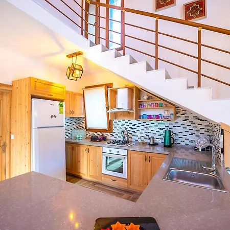 Βίλα Sleeps 6 With Pool And Air Con Keciler