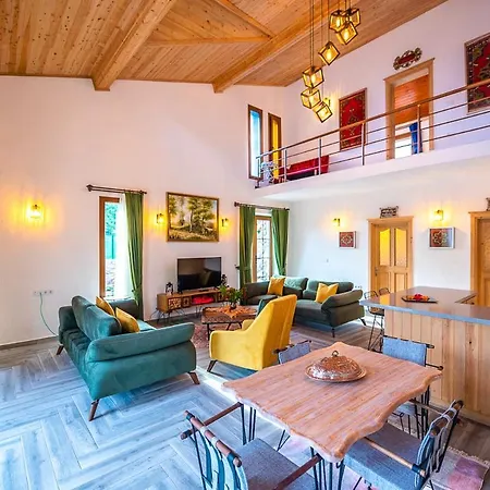 Sleeps 6 With Pool And Air Con Keciler