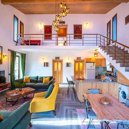 Βίλα Sleeps 6 With Pool And Air Con Keciler